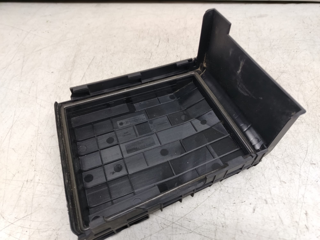Capac sigurante 1k0937132f Volkswagen VW Passat B7 [2010 - 2015] 2.0 tdi CFGB