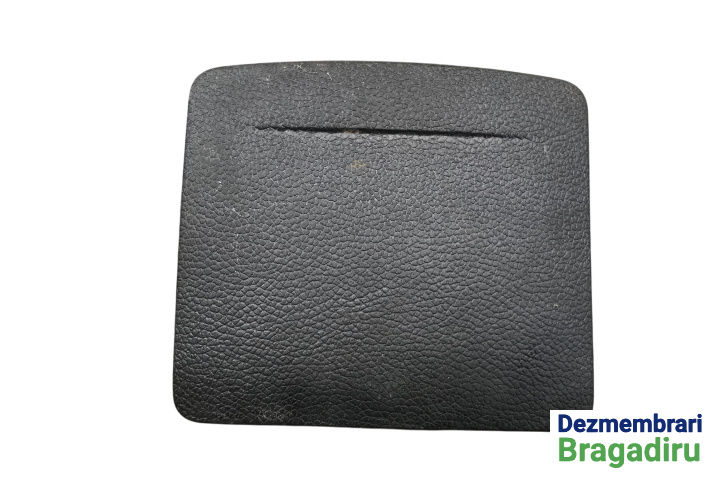 Capac suport pahar spate Cod: 1K0862543B 1K0862543B Volkswagen VW Golf 5 [2003 - 2009] Hatchback 3-usi 1.9 TDI 6DSG (105 hp) Cod motor: BKC, Cod cutie: HLH, Cod culoare: LA6Q