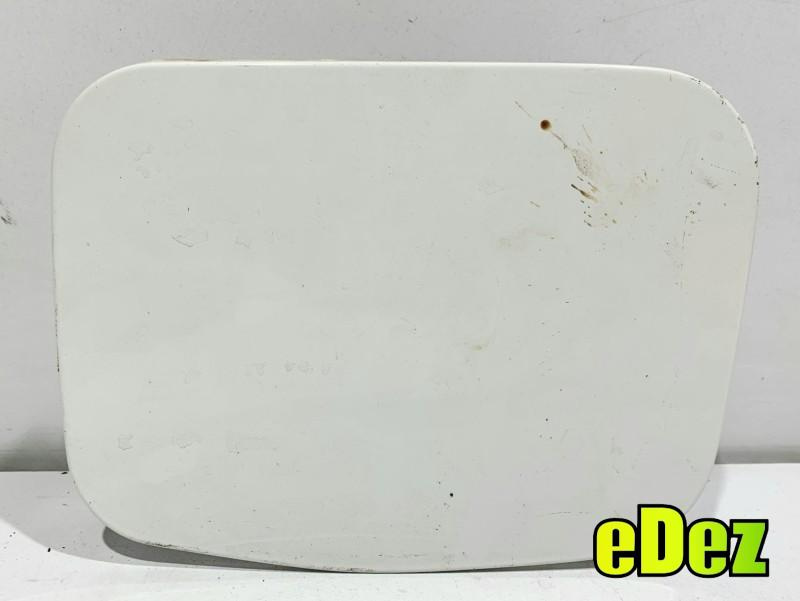 Capac / usa rezervor culoare alba Toyota Corolla (2012-2018)