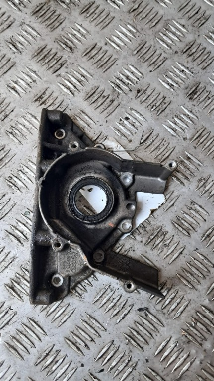 Capac vibrochen Skoda Octavia 1.6 TDI cod motor CAY an 2010 cod 038103153Q
