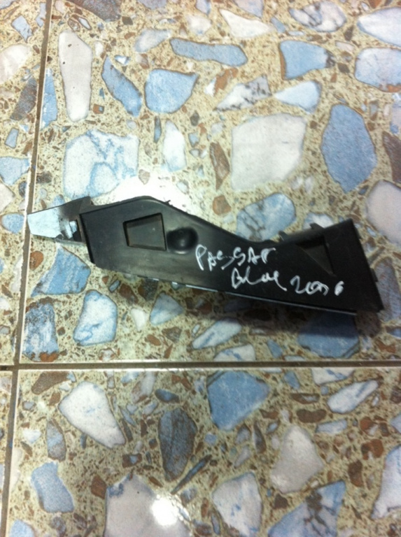 Capac Volkswagen VW Passat B6 [2005 - 2010] Sedan 4-usi 2.0 TDI MT (140 hp) (3C2)