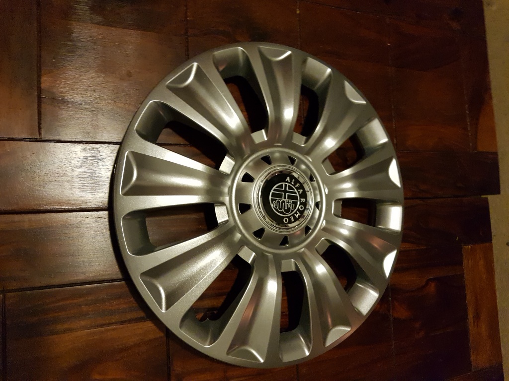 Capace Alfa Romeo r16 la set de 4 bucati cod 424
