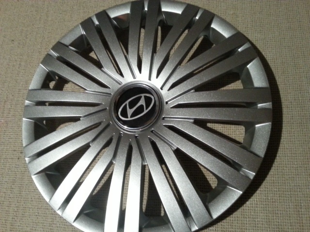 Capace roti Hyundai r14 la set de 4 bucati cod 200