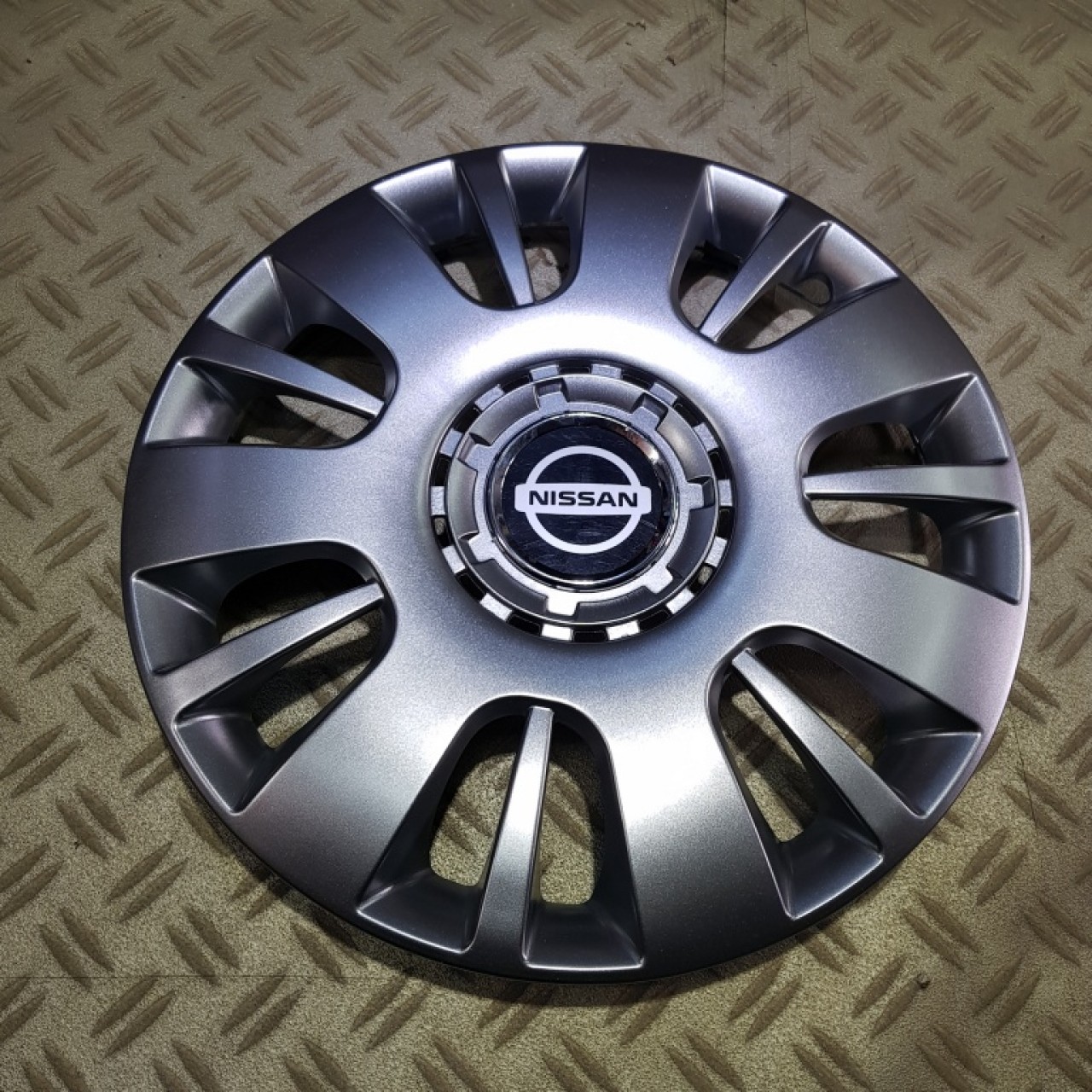 Capace roti Nissan r15 la set de 4 bucati cod 307