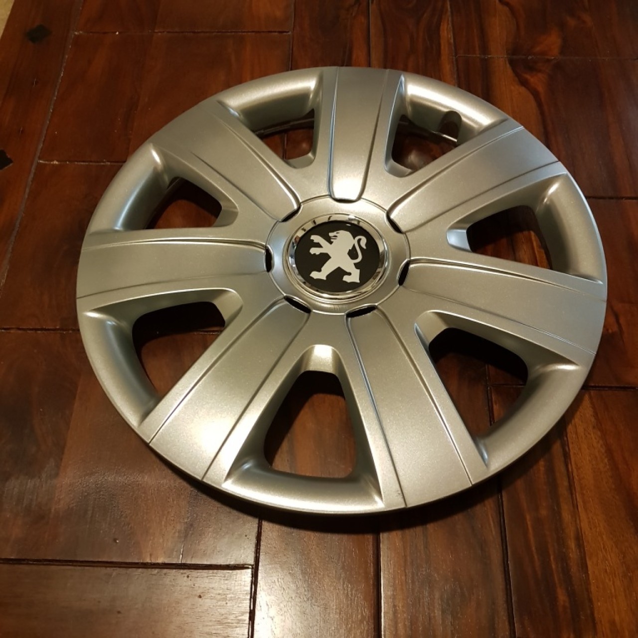 Capace roti Peugeot r15 la set de 4 bucati cod 325