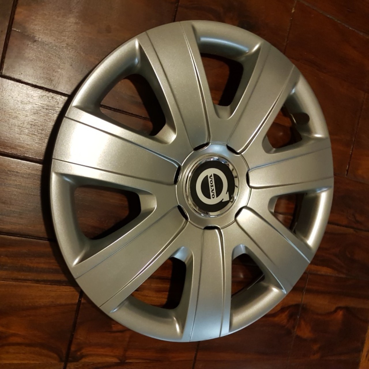 Capace Volvo r15 la set de 4 bucati cod 325