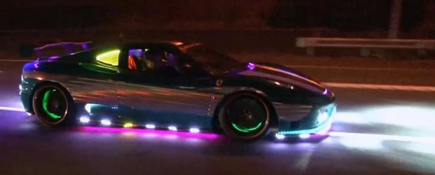 Capodopera sau pom de Craciun? Un Ferrari plin de LED-uri e bun sa ilumineze sate intregi