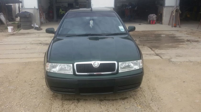 Capota motor cu grila skoda octavia tour culoare verde