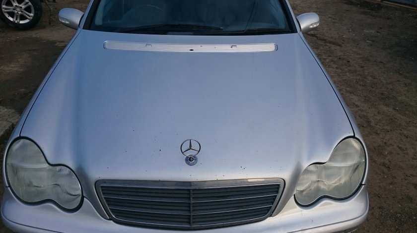 Capota motor Mercedes C-Class W203