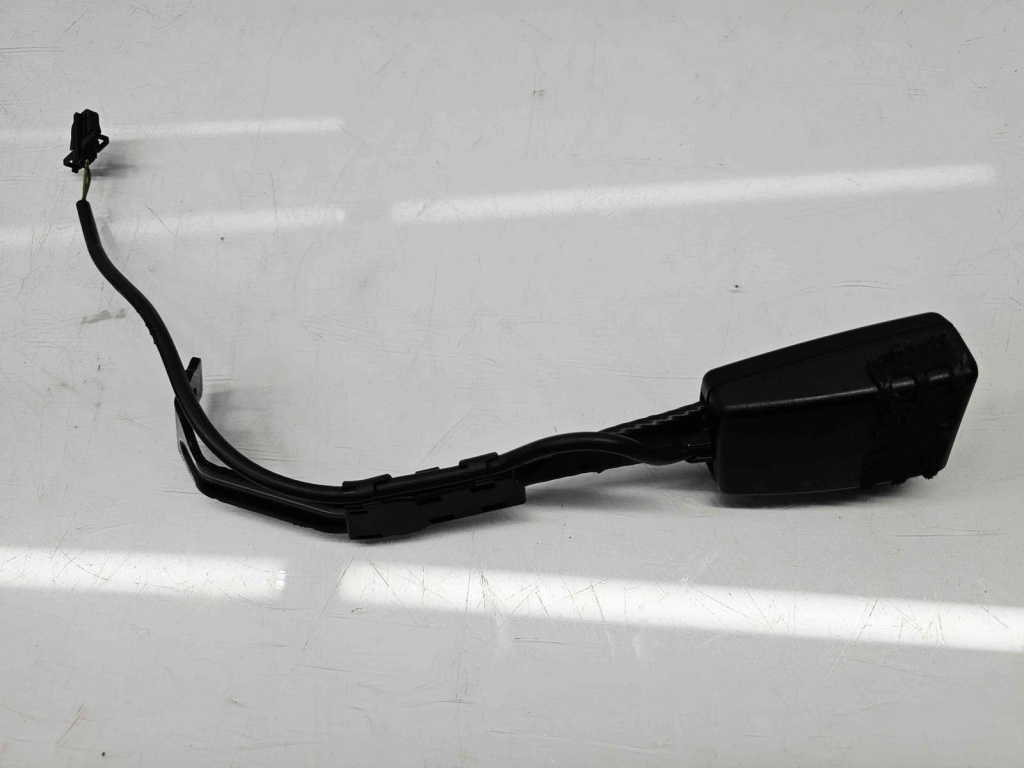Capsa centura dreapta fata Audi A3 Sportback (8PA) [Fabr 2004-2013] Facelift 8P0857756G