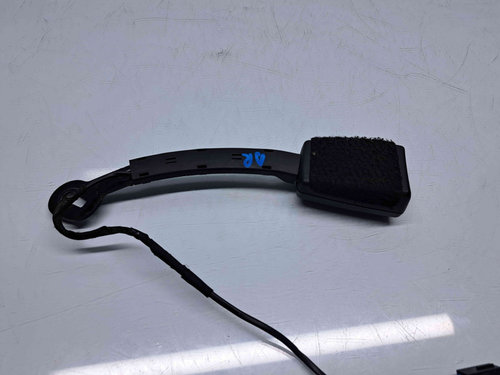 Capsa centura dreapta fata Audi A3 Sportback (8VA) Hatchback [Fabr 2012-2020] 8V0857756B