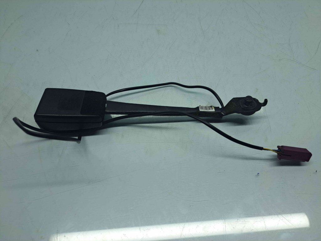 Capsa centura dreapta fata Ford Focus 3 (CB8) [Fabr 2011-2015] BM51-61208-ABW