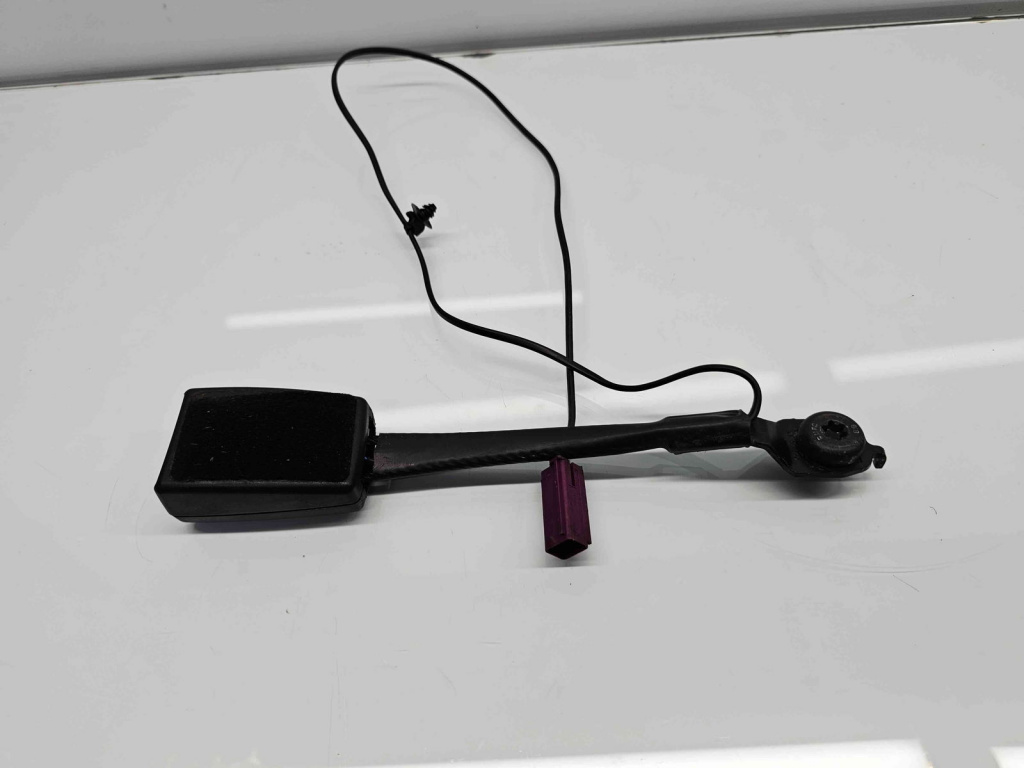 Capsa centura dreapta fata Ford Focus 3 Turnier [Fabr 2010-2018] BM5161209ABW