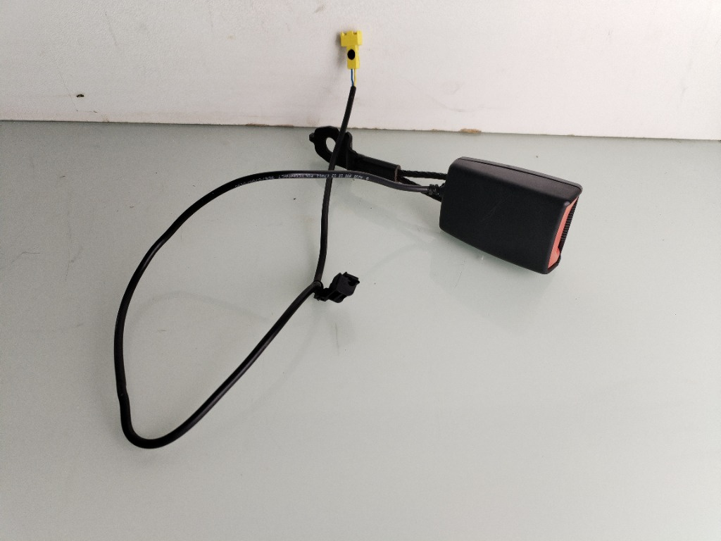 Capsa centura dreapta fata Mercedes C Class W205 A2058600169