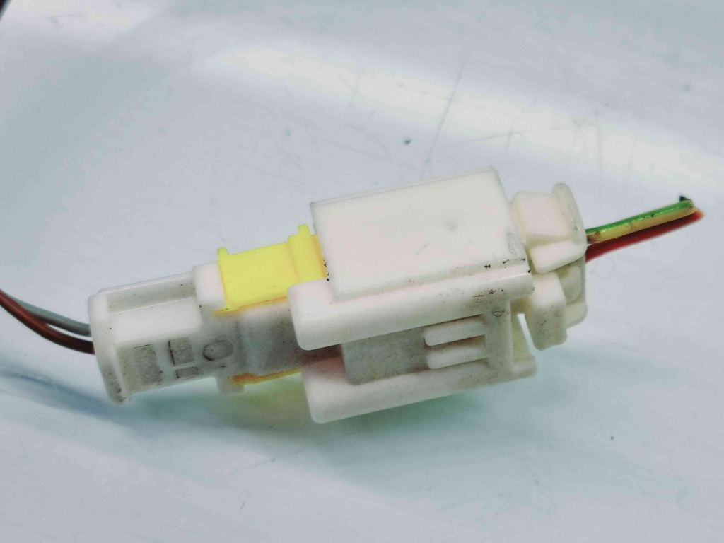 Capsa centura dreapta fata Peugeot 3008 [Fabr 2009-2016] 9681989580