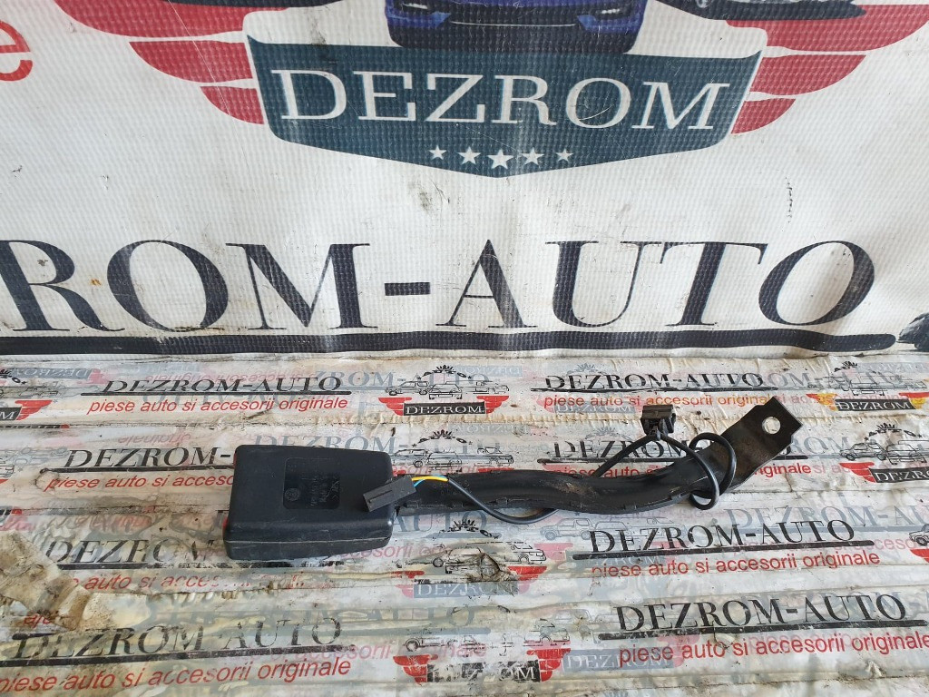 Capsa centura dreapta fata Seat Leon II cod piesa : 5P0857756H