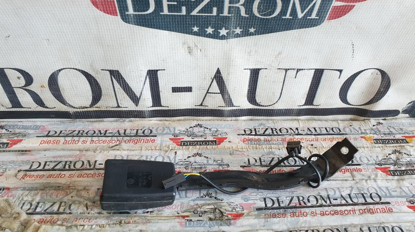 Capsa centura dreapta fata Seat Leon II cod piesa : 5P0857756H