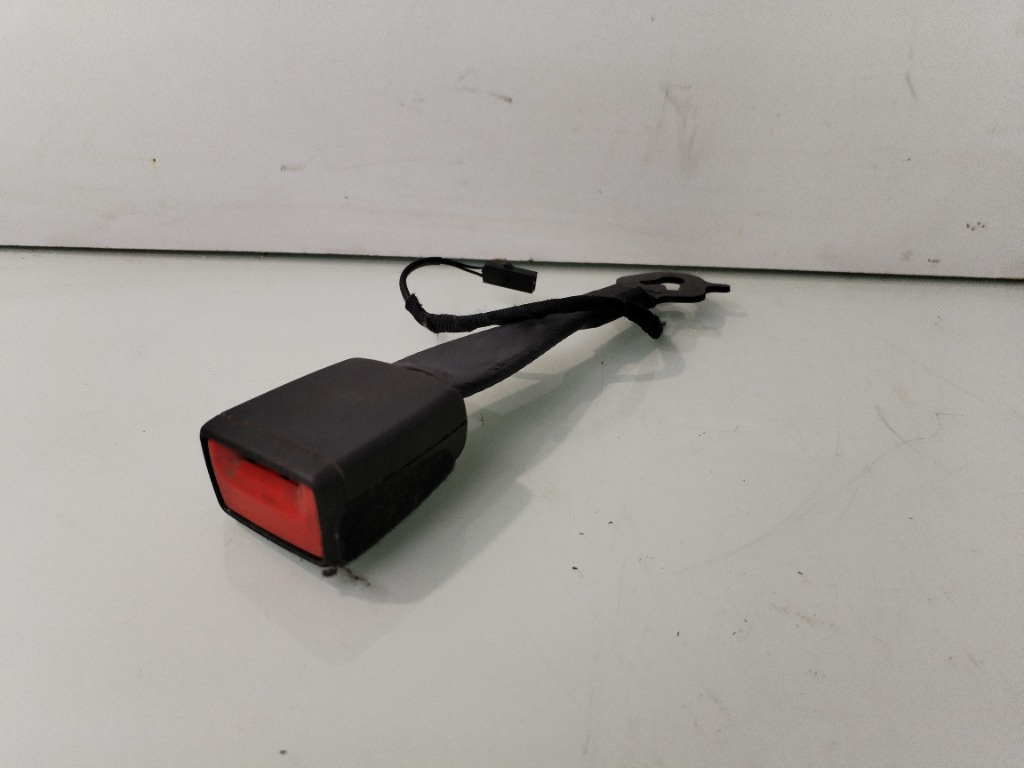 Capsa centura dreapta fata Skoda Superb 3 3V0857755A