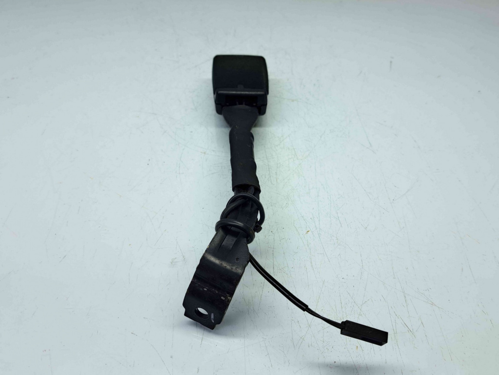 Capsa centura dreapta fata Volkswagen Eos (1F7, 1F8) [Fabr 2006-2015] 1K3857756AK