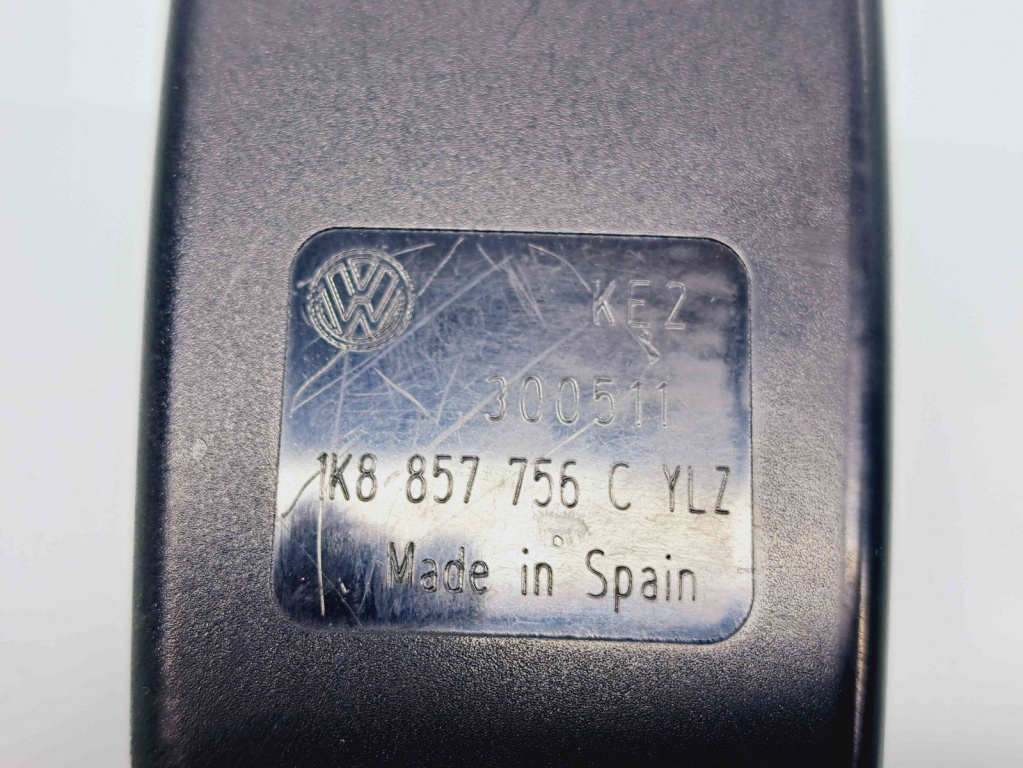 Capsa centura dreapta fata Volkswagen Passat B7 (362) [Fabr 2010-2014] 1K8857756C