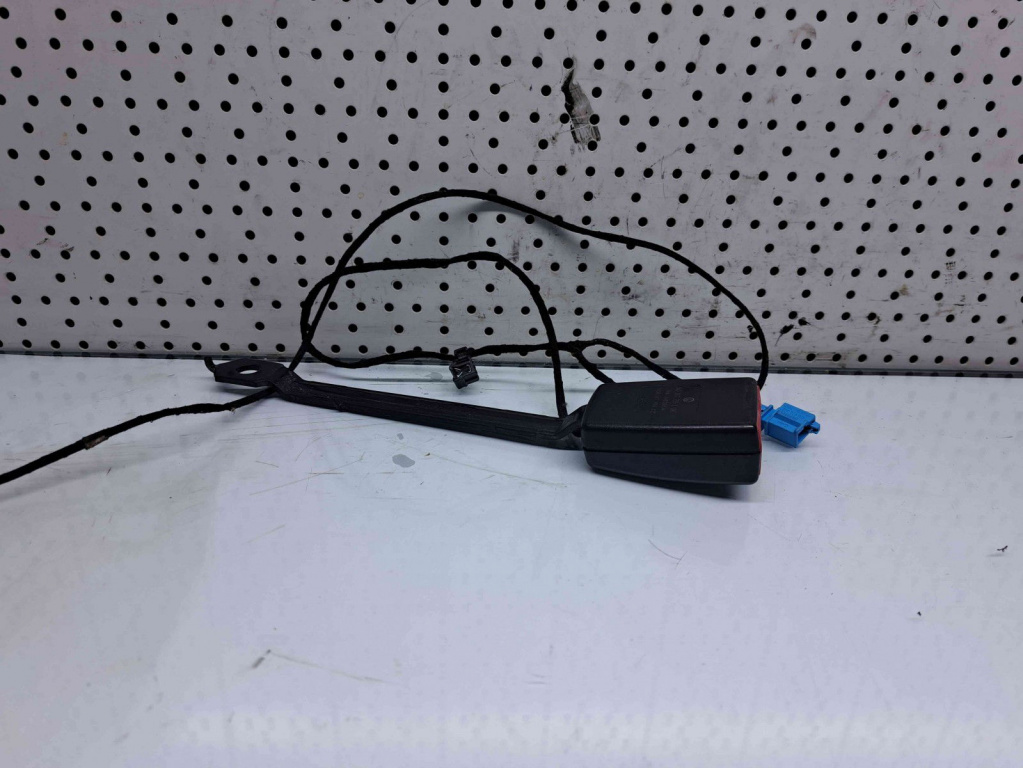Capsa centura dreapta fata Volkswagen Tiguan (5N) [Fabr 2007-2016] 5N0857755E
