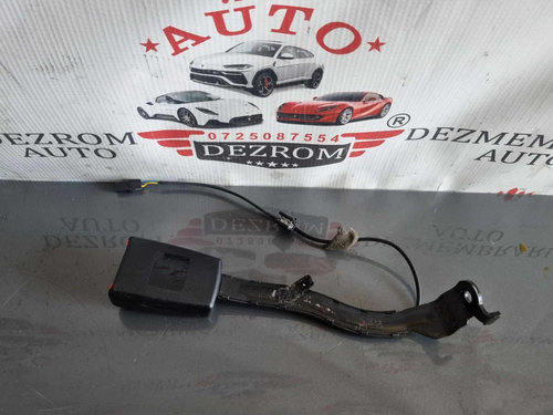Capsa centura dreapta fata VW Golf V Plus cod piesa 1K4857756L