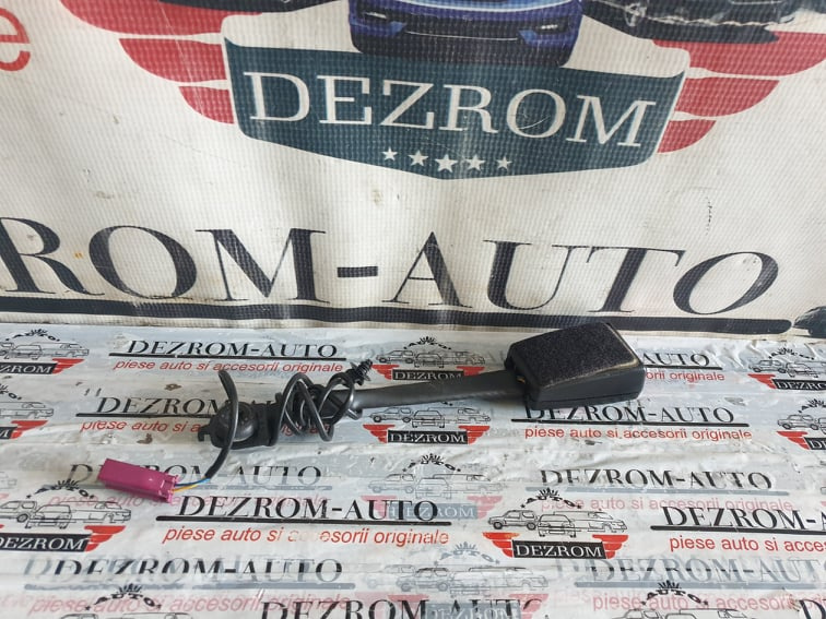 Capsa centura siguranta dreapta fata Ford C-Max II cod piesa : AM51-R61209