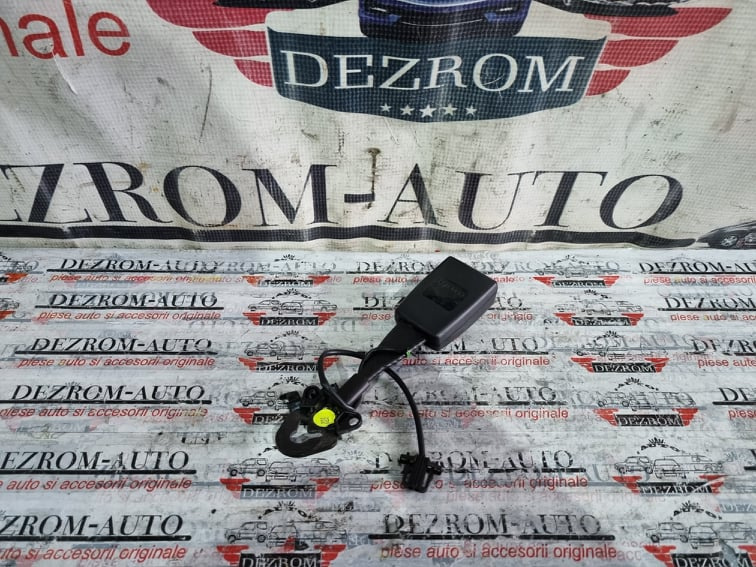 Capsa centura stanga fata Audi Q7 4L cod piesa : 4l0857755b