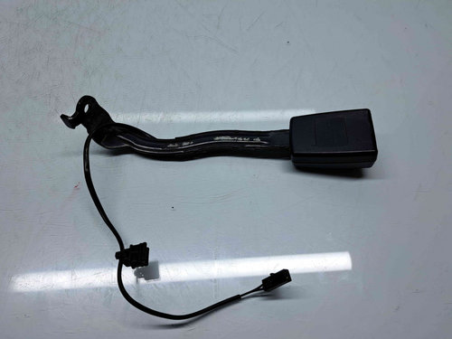 Capsa centura stanga fata Volkswagen Touran (1T1, 1T2) [Fabr 2003-2010] Facelift 1T0857755C