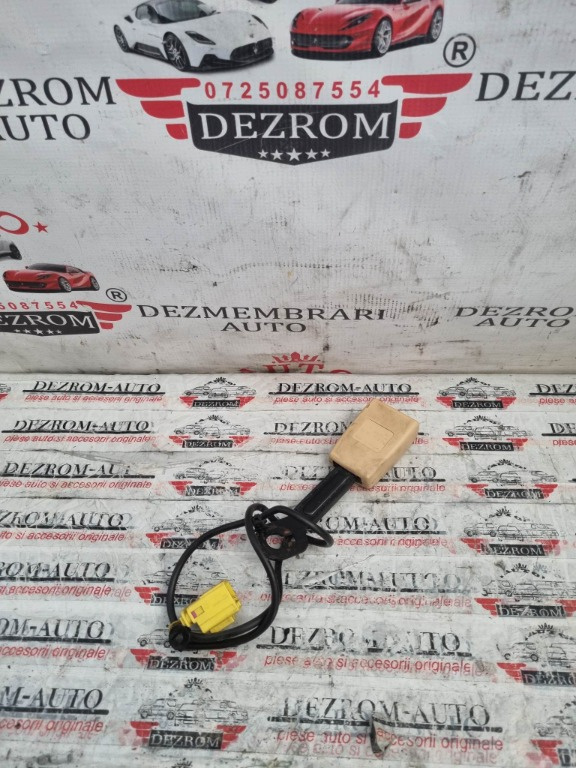 Capsa centura stanga fata VW Touareg 7L cod piesa : 7l0857777e