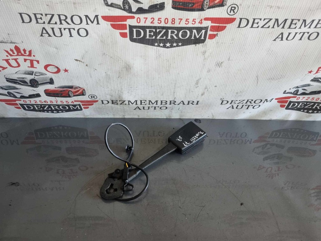 Capsa centura stanga fata VW Touareg 7P cod piesa 7p0857755