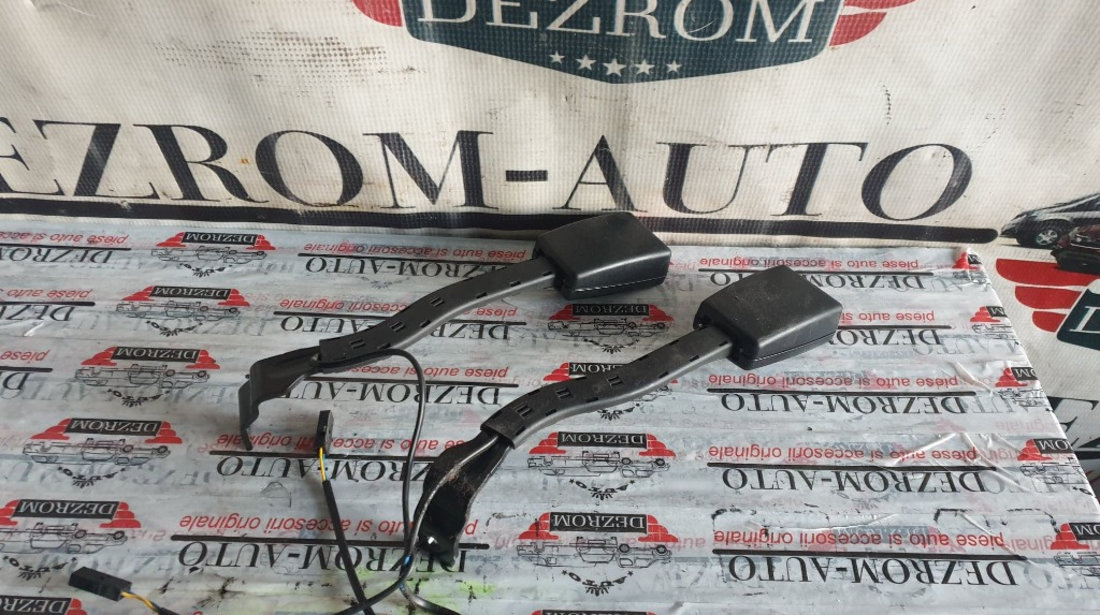 Capse centuri scaune stanga / dreapta fata Seat Leon II coduri piese : 5P0857755F / 5P0857756F