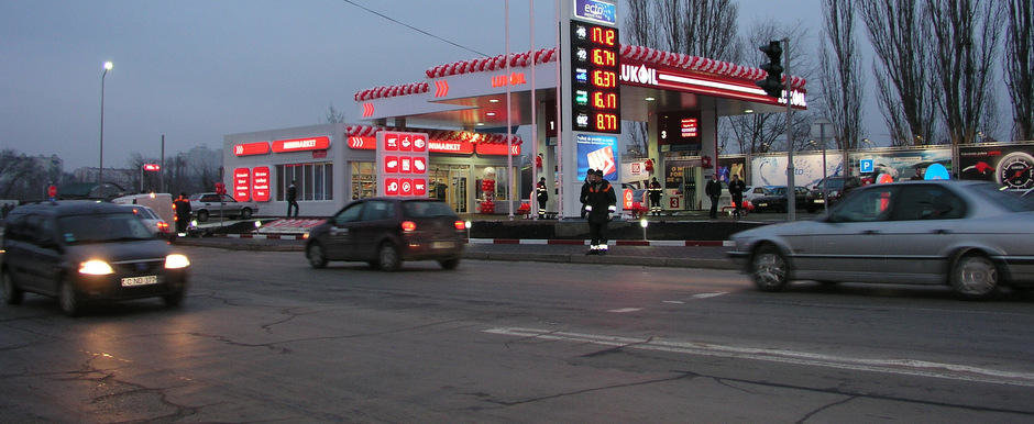 Carburantii auto se ieftinesc si in Romania. Cum stam fata de restul Europei