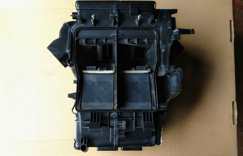 Carcasă aerotermă 1K1820353A, cu clapete, fără motorașe Audi, Skoda, Seat, Vw