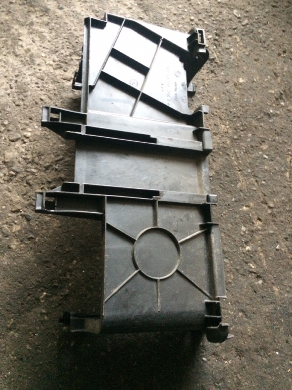 Carcasa acumulator Volkswagen VW Golf 4 [1997 - 2006] Hatchback 5-usi 1.9 TDI MT (131 hp) (1J1)