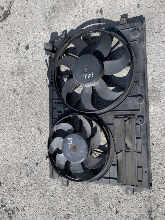 Carcasa electroventilatoare Volkswagen VW Passat B6 [2005 - 2010] wagon 5-usi 2.0 TDI MT (140 hp) (3C5)