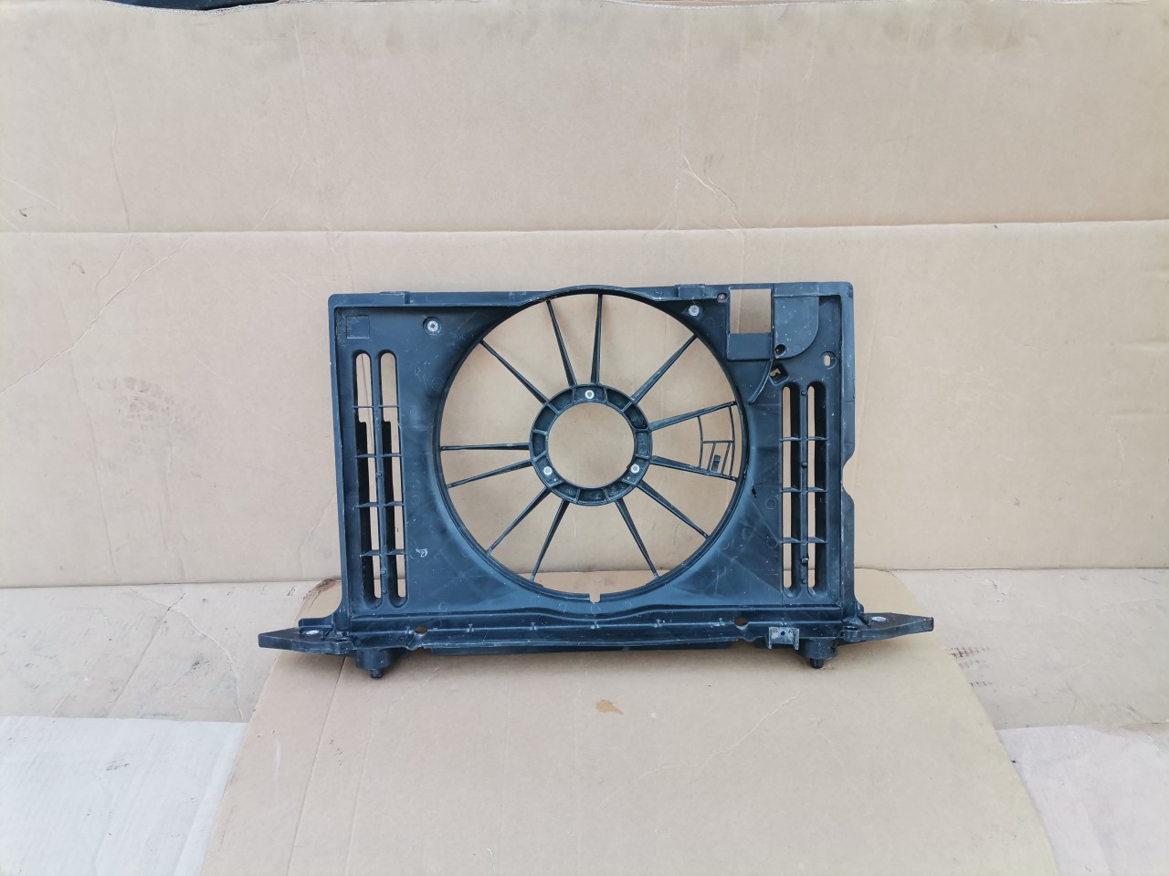 Carcasa electroventilator Toyota Corolla E15 (2007-2014) cod 21332860, 2133286002