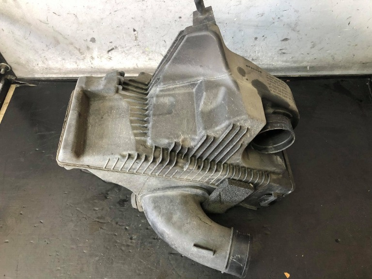 Carcasa filtru aer 1.2 b tce d4fh786 renault clio 3 dupa 2007 8200398989