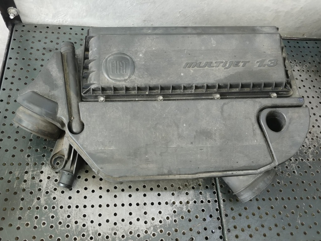 Carcasa filtru aer 1.3 d 199b4000 fiat grande punto euro 5 51946045