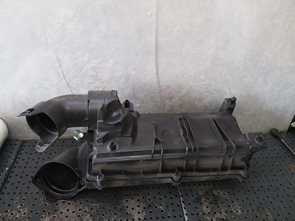 Carcasa filtru aer 1.6 b citroen c5 aircross 9805379480 9825070780