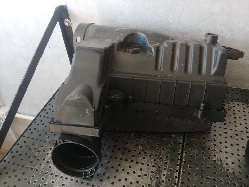 Carcasa filtru aer 2.0 tfsi skoda octavia 2 audi a3 passat cc 1k0129607ag 1k0129601cg