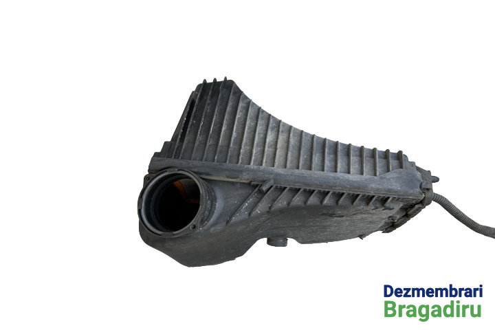 Carcasa filtru aer 7P0129601A Volkswagen VW Touareg generatia 2 7P [2010 - 2014] Crossover 3.0 TDI Tiptronic 4Motion (245 hp) Cod motor: CRC Cod cutie: NAC Cod culoare: LG7W