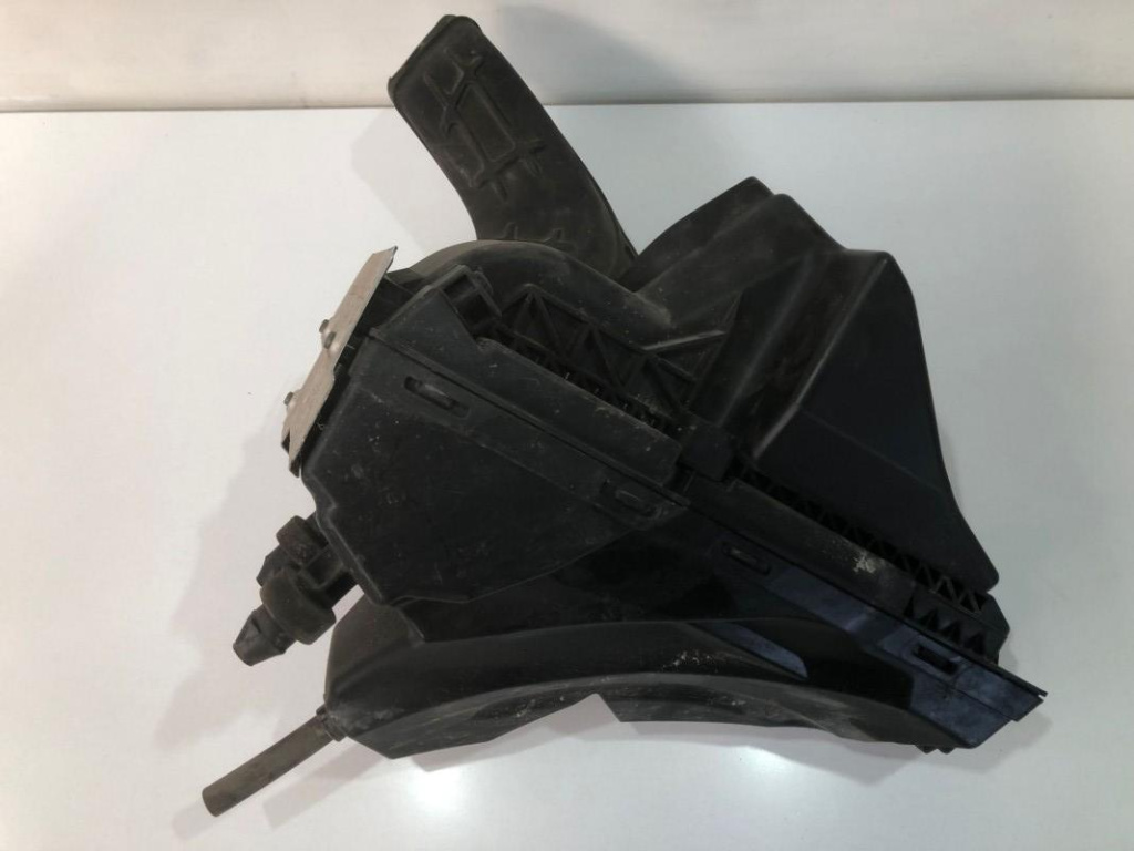 Carcasa filtru aer 8r0133843b Audi A4 B8/8K [2007 - 2011]