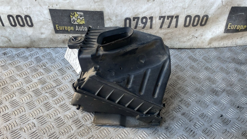 Carcasa filtru aer Audi A4 B7 2.0 TDI BRE 140CP an 2006 cod 03G133835