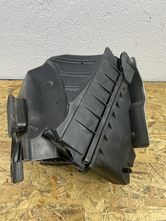 Carcasa filtru aer Audi A4 B7 sedan S-Line sedan 2007 (03G133835)