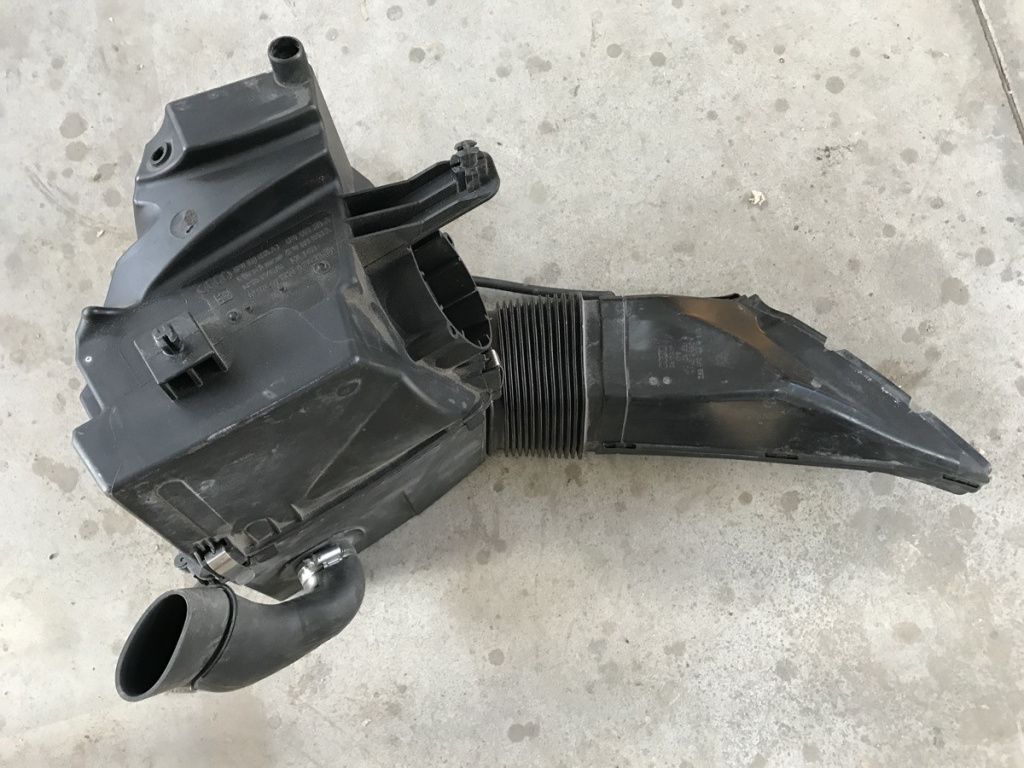 Carcasa filtru aer Audi A6 Av 2.0 TDI e A6 combi 2009 (4F0133835AJ)