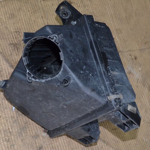 Carcasa filtru aer Audi A6 C5 2.5 tdi / 4B0133837E