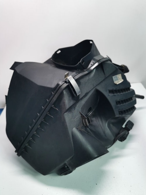 Carcasa filtru aer Audi A6 C6 4F 2.7 Tdi 059133835E