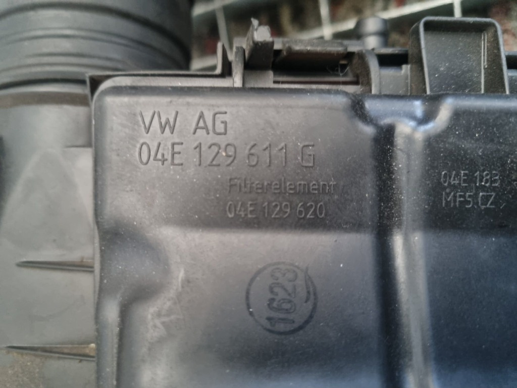 Carcasa filtru aer Audi Q3 8U 1.4 TSI 150 cai motor CZEA cod piesa : 04E129611G