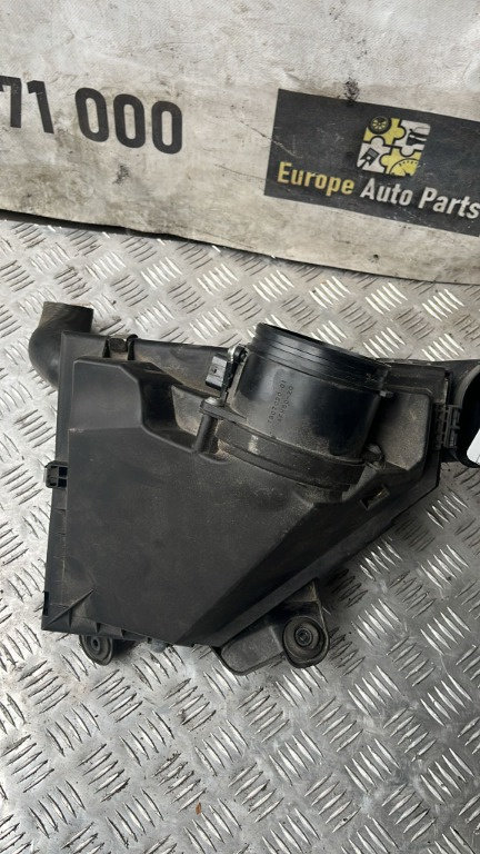 Carcasa filtru aer BMW seria 3 E92 E93 3.0 D cod motor N57D30A transmisie automata an 2011 cod 13717...